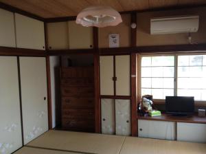 an empty room with a desk and a window at Wataya Inn in Fujisawa