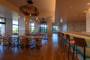 Un restaurante u otro lugar para comer en Hotel Sunset Hill 24 fotos más