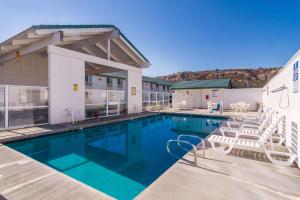 Bazén v ubytování Motel 6-The Dalles, OR nebo v jeho okolí