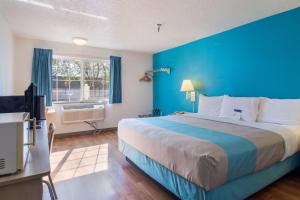 Postel nebo postele na pokoji v ubytování Motel 6-The Dalles, OR