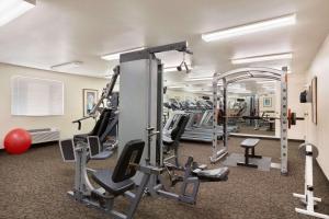 Fitness centrum a/nebo fitness zařízení v ubytování Baymont by Wyndham Hearne