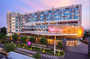 a rendering of the grand wailea Miami hotel w obiekcie Grand Mercure Yogyakarta Adi Sucipto w mieście Yogyakarta