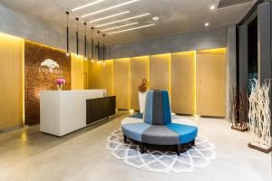 Uma área de estar em Eco Tree Hotel Causeway Bay