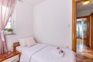 Postel nebo postele na pokoji v ubytování Apartments Lulic