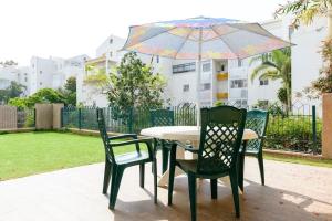 Patio atau area outdoor lain di Holiday Raanana Apartments