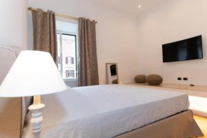 Televízia a/alebo spoločenská miestnosť v ubytovaní Luxury Laura Vatican Apartment ROMA CENTRO
