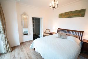 En eller flere senge i et værelse på Villa Golding - Flat 1