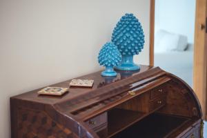 two blue vases sitting on top of a wooden dresser at Il Giardino di Venere in Mondello