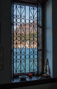 Gallery image of The Scarlet House in Meyisti