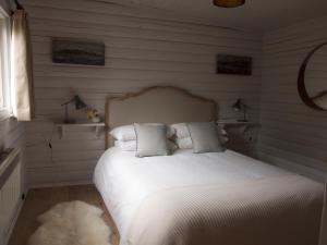 Ένα ή περισσότερα κρεβάτια σε δωμάτιο στο Woodside Logcabin Ardoch Lodge