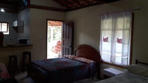 Un pat sau paturi într-o cameră la Chalé em Ibitipoca