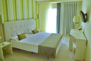 Postel nebo postele na pokoji v ubytování Ouril Hotel Julia