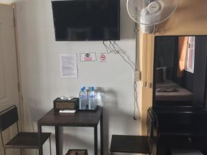 TV a/nebo společenská místnost v ubytování North Star Guest House