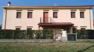 Foto dalla galleria di intero appartamento con giardino e colazione Dario a Parma