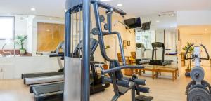 Fitness centrum a/nebo fitness zařízení v ubytování Hotel Dos Reyes