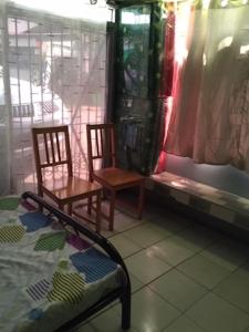 Postel nebo postele na pokoji v ubytování Fleetwood Suites