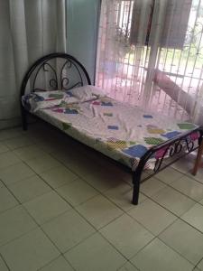 Postel nebo postele na pokoji v ubytování Fleetwood Suites