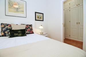 A bed or beds in a room at Del Parque Flats - Premium - Maestre
