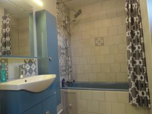 Ett badrum på Habitation Saint-Clar Vieille Ville