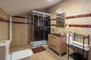 Kúpeľňa v ubytovaní Edificio 10 by Plaza Mayor Apartamentos + 37 fotografií