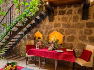 Ресторан / где поесть в B&B Medieval House