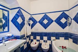 Um banheiro em Hotel Il Gabbiano