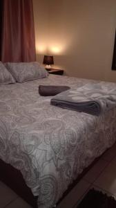 Una cama o camas en una habitación de Beulahland Guesthouse