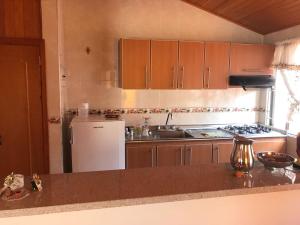 a kitchen with a white refrigerator and a sink at Casa campestre Isabelita in Tibasosa