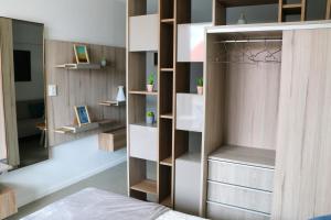a room with a closet with shelves and a bed at Studio NANO 2D by INN in Santa Cruz de la Sierra