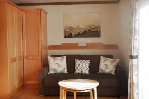 Posezení v ubytování KENDLGUT Appartements am BioBauernhof inklusive unbegrenztem Eintritt in die Alpentherme