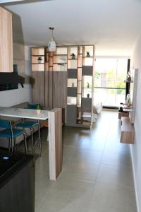 a kitchen and dining room with a table and chairs at Studio NANO 2D by INN in Santa Cruz de la Sierra