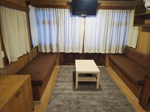 Ruang duduk di Two Rooms Rustic House - Self Check-In
