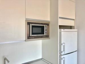 Kuchnia lub aneks kuchenny w obiekcie Pisos con piscina de temporada corta estancia