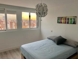 Łóżko lub łóżka w pokoju w obiekcie Pisos con piscina de temporada corta estancia