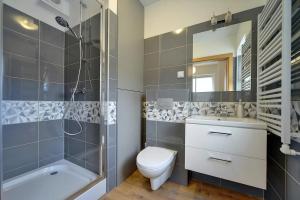 Kúpeľňa v ubytovaní Apartamenty EverySky Karpacz - Wilcza 3F_P