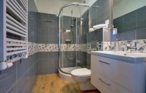 Kúpeľňa v ubytovaní Apartamenty EverySky Karpacz - Wilcza 3F_P