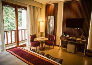 Uma TV ou centro de entretenimento em Sumaq Machu Picchu Hotel