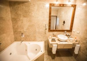 Um banheiro em Sumaq Machu Picchu Hotel