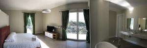 1 dormitorio con cama y vistas a un balcón en Jurgen Resort, en Tirana