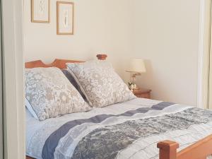 Säng eller sängar i ett rum på Robyn's Nest - Bed and Breakfast