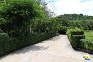 Ein Garten an der Unterkunft Chomview Resort