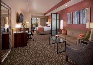 Ruang duduk di Best Western Premier Ivy Inn & Suites