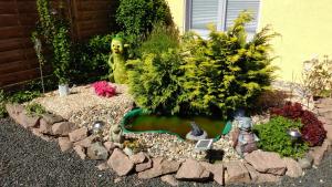 Ein Garten an der Unterkunft Spreewaldhäuser Wiesner