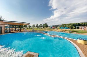 Bazén v ubytovaní H2O Hotel-Therme-Resort, für Familien mit Kindern alebo v jeho blízkosti