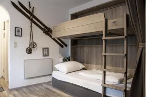 Una cama o camas cuchetas en una habitación  de Apartment Edelweiss