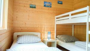 Tempat tidur susun dalam kamar di Villa Natalia
