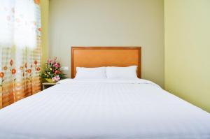 Postel nebo postele na pokoji v ubytování Hotel Raja Bot