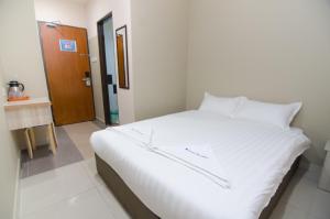 Postel nebo postele na pokoji v ubytování Hotel Raja Bot