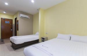 Postel nebo postele na pokoji v ubytování Hotel Raja Bot