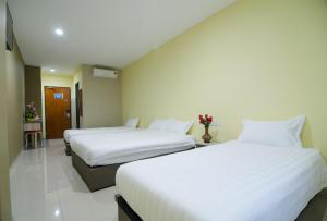 Postel nebo postele na pokoji v ubytování Hotel Raja Bot